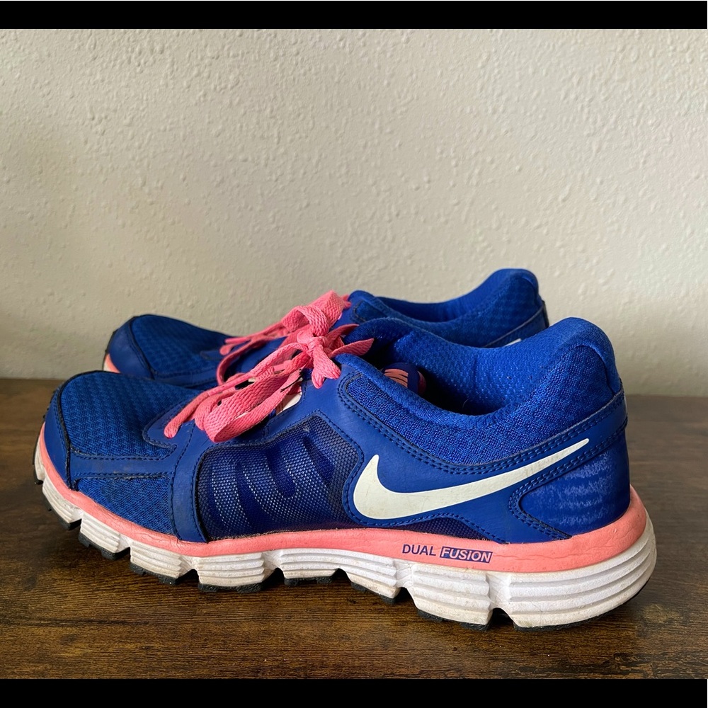 Nike Tennis Shoes